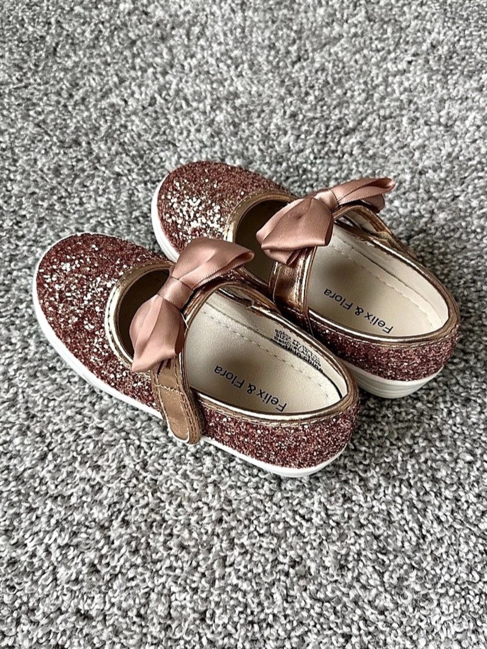 NWOT Felix & Flora Glitter Bow Dress Shoes US 8T Like New